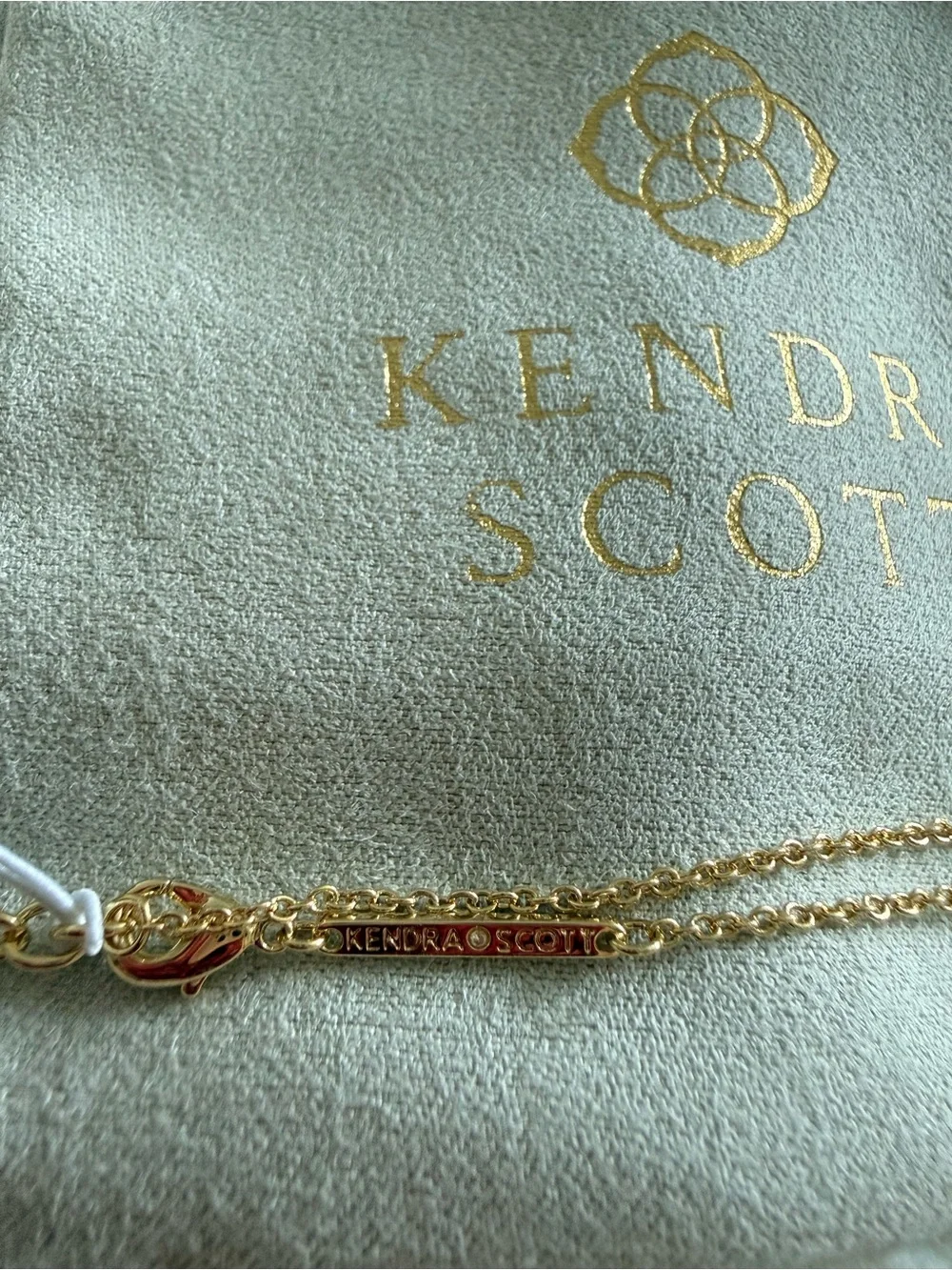 Kendra Scott Elisa Gold Pendant Necklace in Emerald Cat’s Eye
